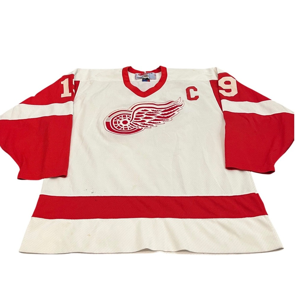 Vintage CCM Detroit Red Wings Hockey Jersey Large White Red Baker 19 Captain C